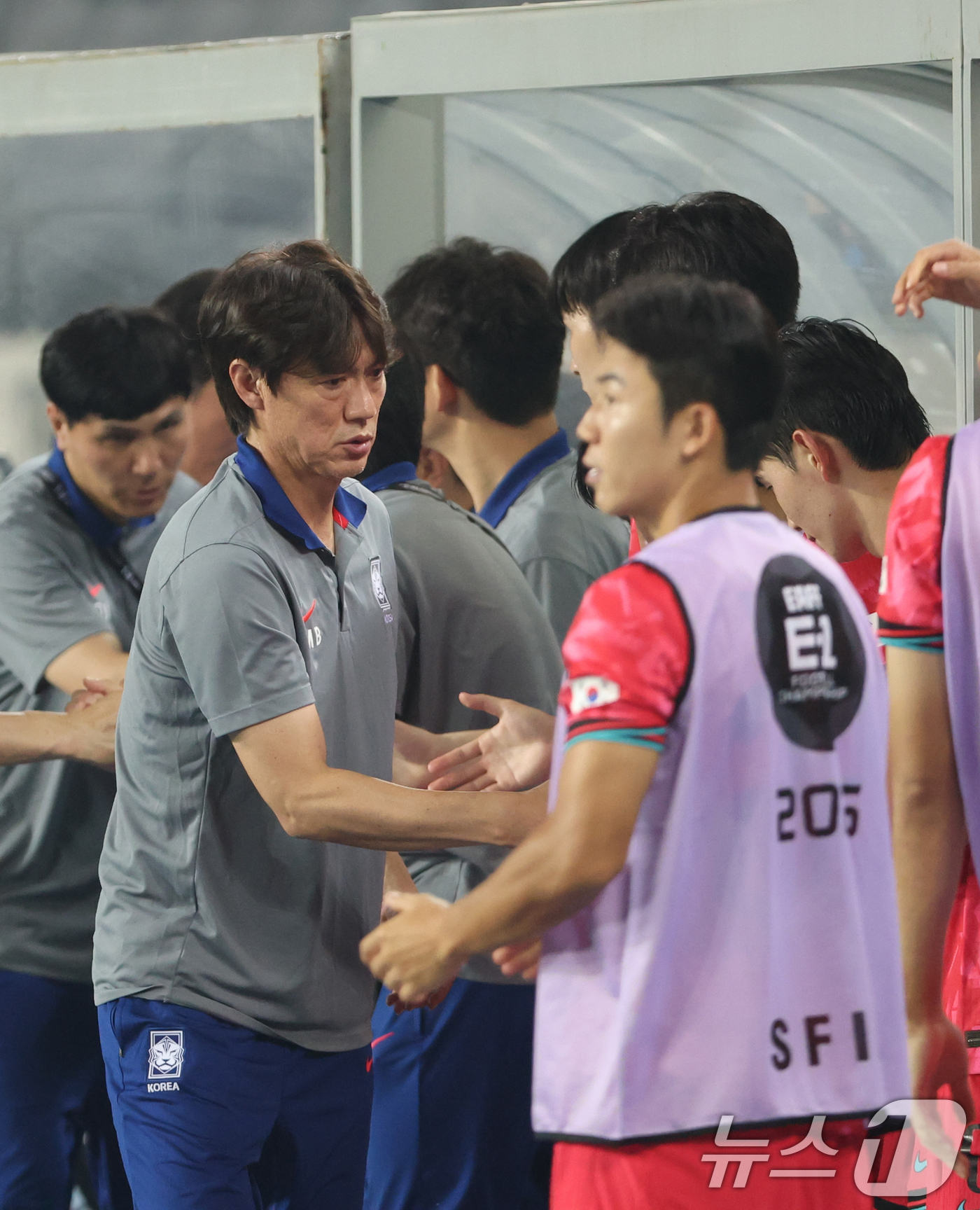 (용인=뉴스1) 김영운 기자 = 홍명보 대한민국 축구 국가대표팀 감독이 7일 오후 경기 용인시 처인구 용인미르스타디움에서 열린 2025 동아시아축구연맹(EAFF) E-1 챔피언십 …