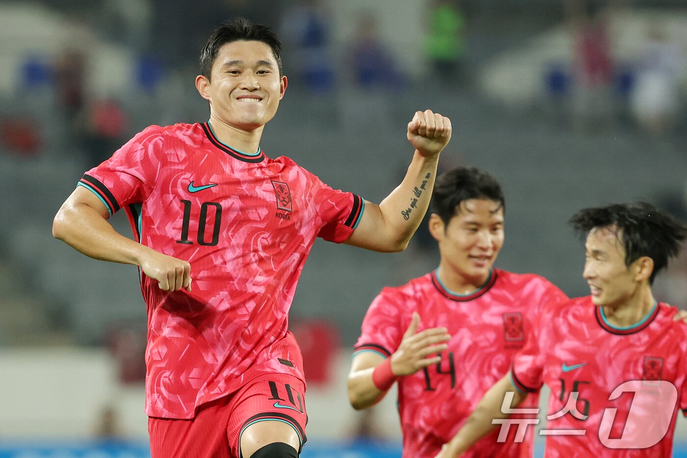 본문 이미지 - 축구대표팀에서 득점 후 기뻐하는 이동경. /뉴스1 ⓒ News1 김영운 기자