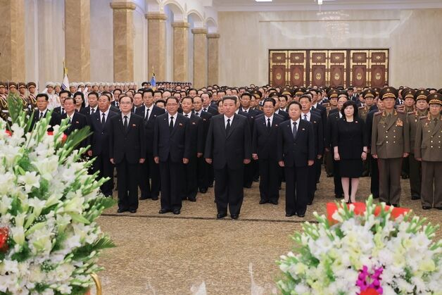 北김정은, 김일성 31주기에 금수산태양궁전 참배