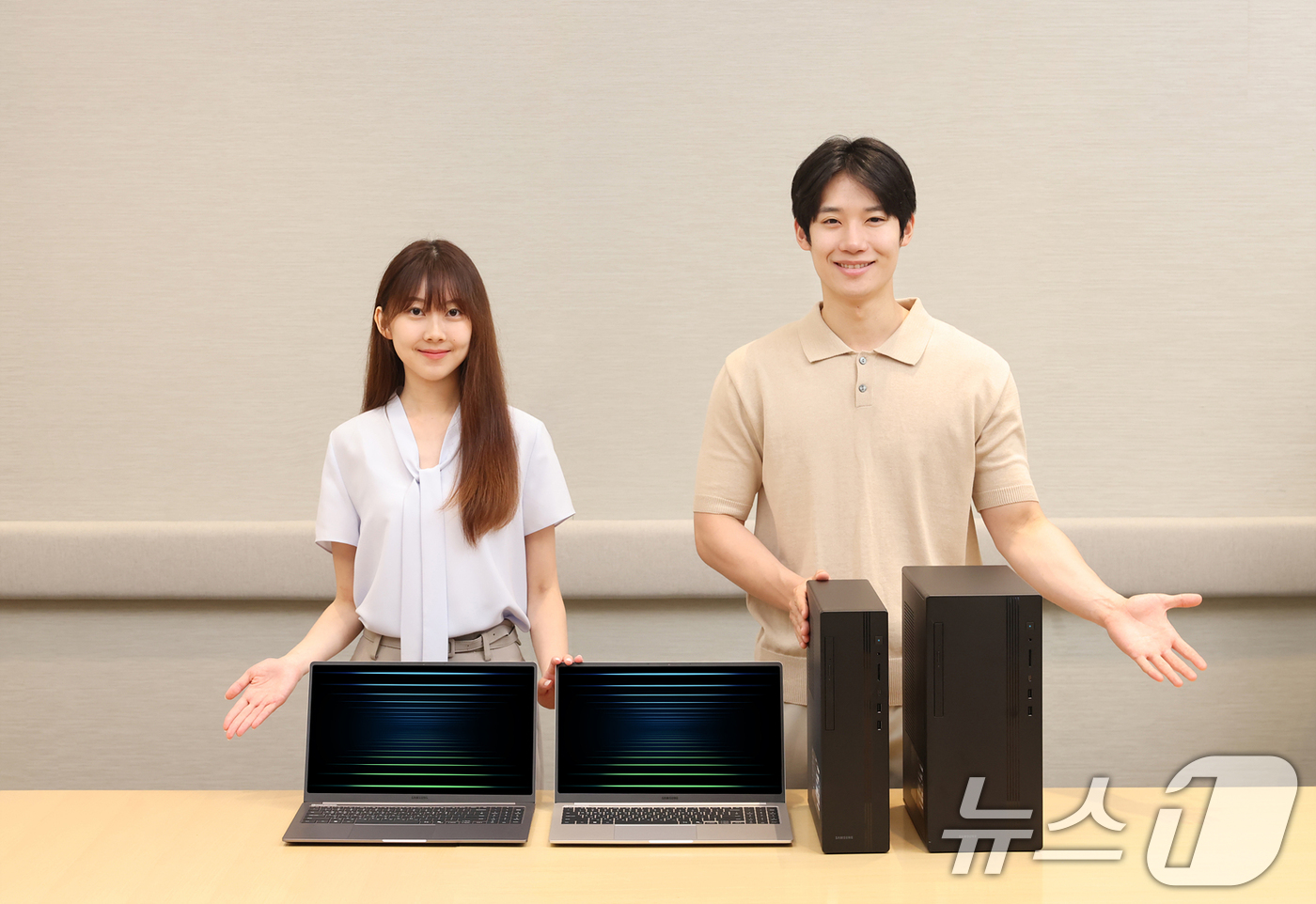 삼성전자, 갤럭시 AI 탑재한 2025년형 PC 신제품 '갤럭시 북5'와 '삼성 데스크탑' 출시 - 뉴스1