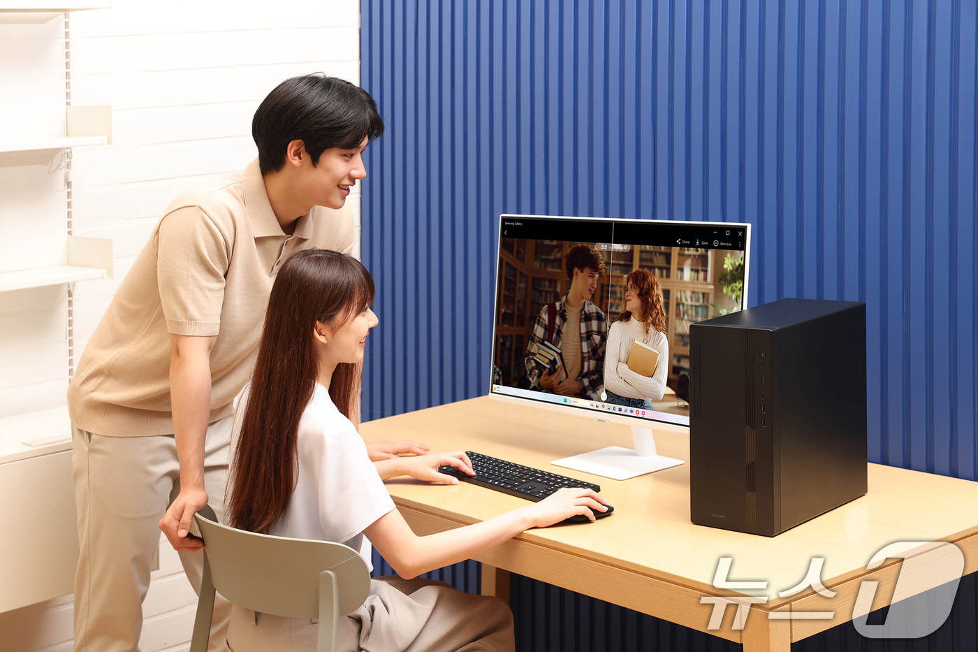 (서울=뉴스1) = 삼성전자가 2025년형 PC 신제품 '갤럭시 북5'와 '삼성 데스크탑' 타워형, 슬림형 2종을 오는 9일 국내 출시하며 AI PC 시장 공략을 가속화한다고 8일 …