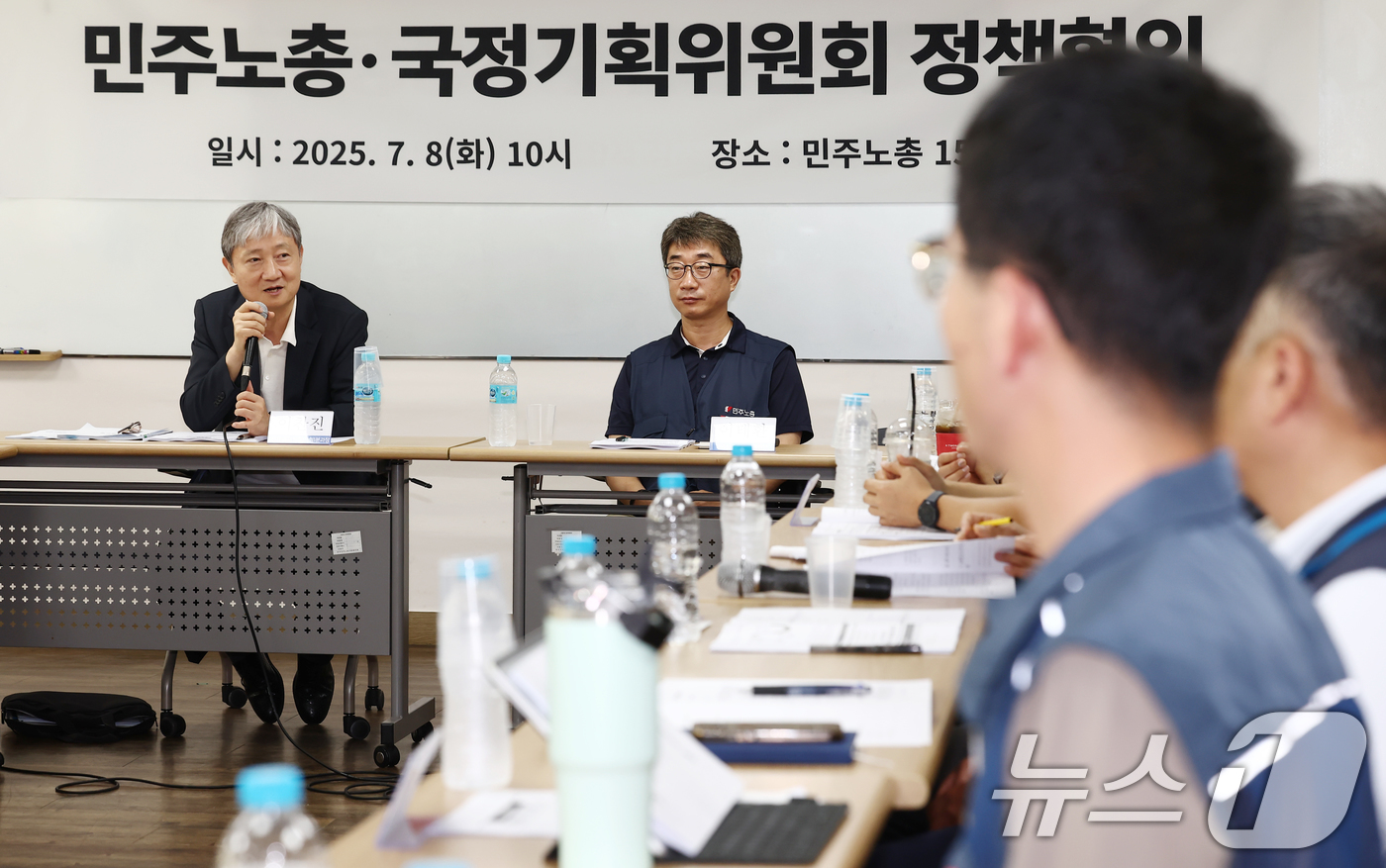 (서울=뉴스1) 김민지 기자 = 이찬진 국정기획위원회 사회1분과장이 8일 오전 서울 중구 민주노총에서 열린 '민주노총·국정기획위원회 정책협의'에서 인사말을 하고 있다. 2025.7 …