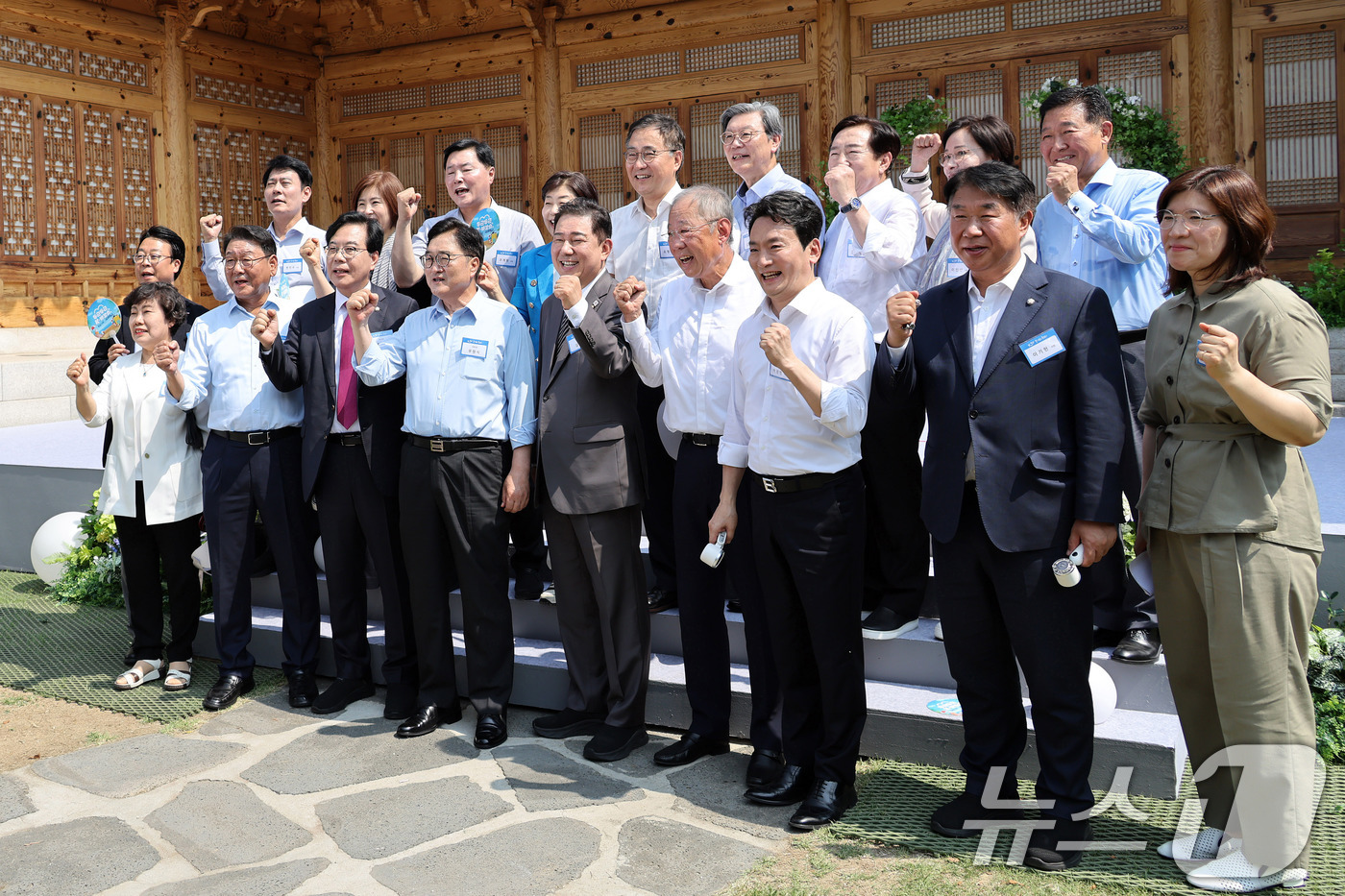 (서울=뉴스1) 안은나 기자 = 8일 서울 여의도 국회 사랑재에서 열린 '국내여행을 통해 내수경제를 살리는 K-바캉스 캠페인, K-관광 올여름은 국내로!'에 참석한 우원식 국회의장 …