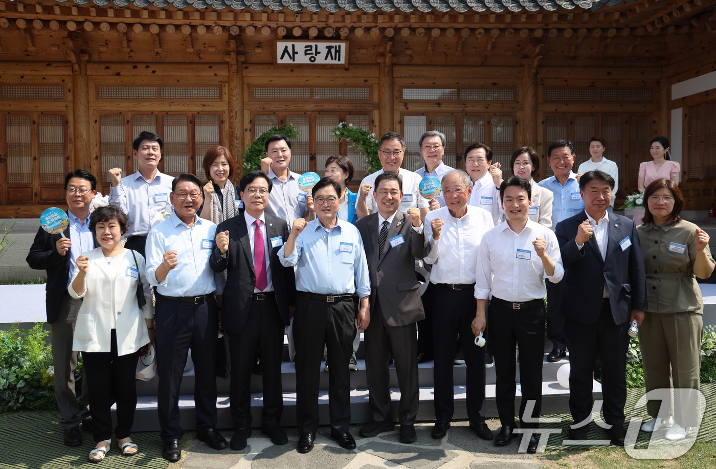 (서울=뉴스1) 안은나 기자 = 8일 서울 여의도 국회 사랑재에서 열린 '국내여행을 통해 내수경제를 살리는 K-바캉스 캠페인, K-관광 올여름은 국내로!'에 참석한 우원식 국회의장 …