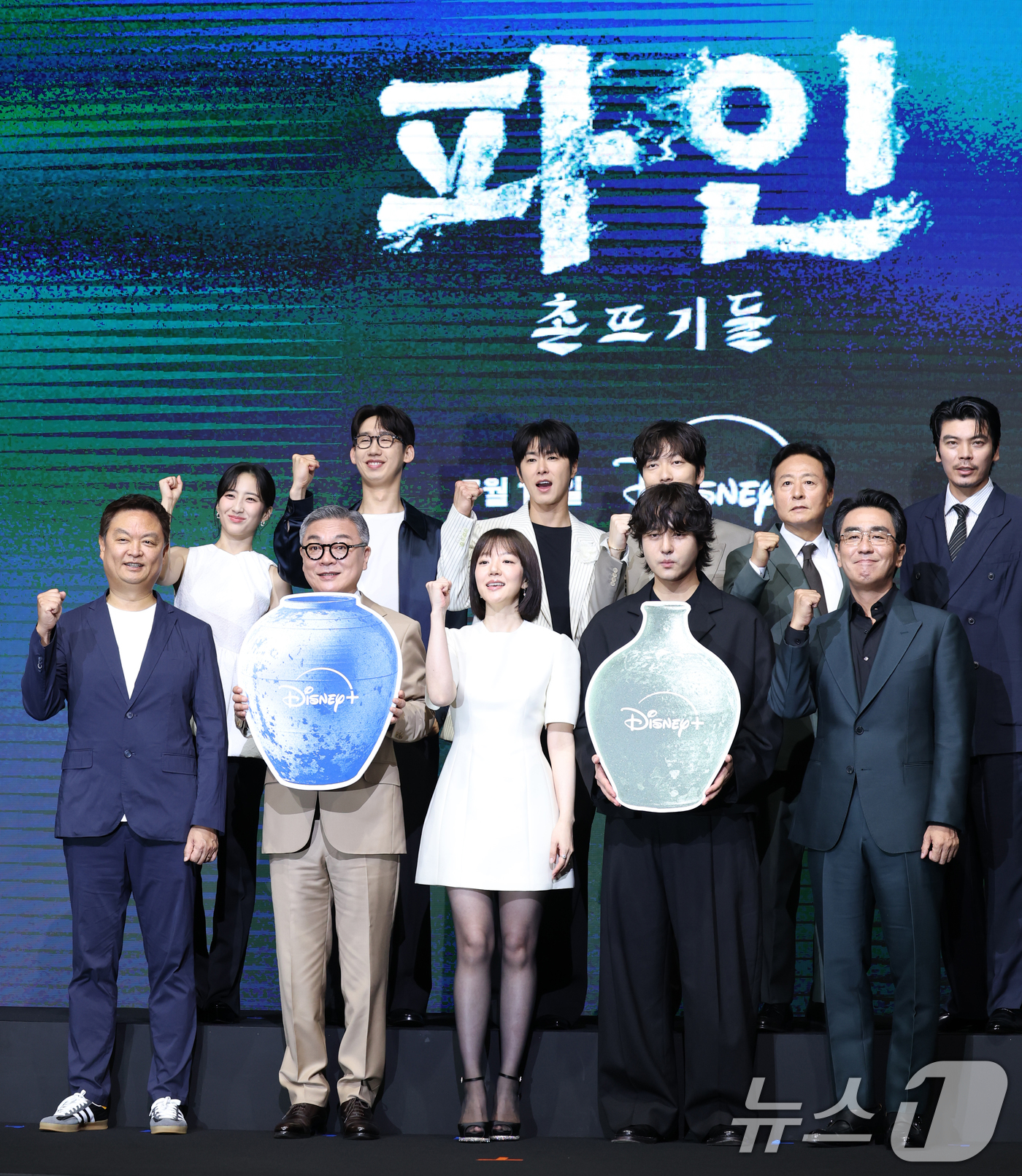 (서울=뉴스1) 권현진 기자 = 배우 김민(왼쪽위부터 시계방향)과 이상진, 정윤호,이동휘, 김종수, 김성오, 류승룡, 양세종, 임수정, 김의성, 강윤성 감독이 8일 서울 영등포구 …