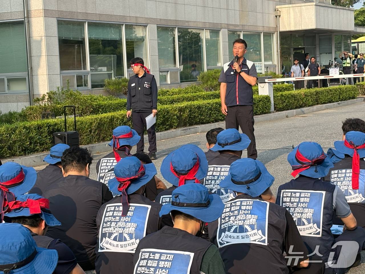 본문 이미지 - 김제 ㈜일강을 찾은 양경수 위원장.&#40;민주노총 전북본부 제공. 재판매 및 DB금지&#41;