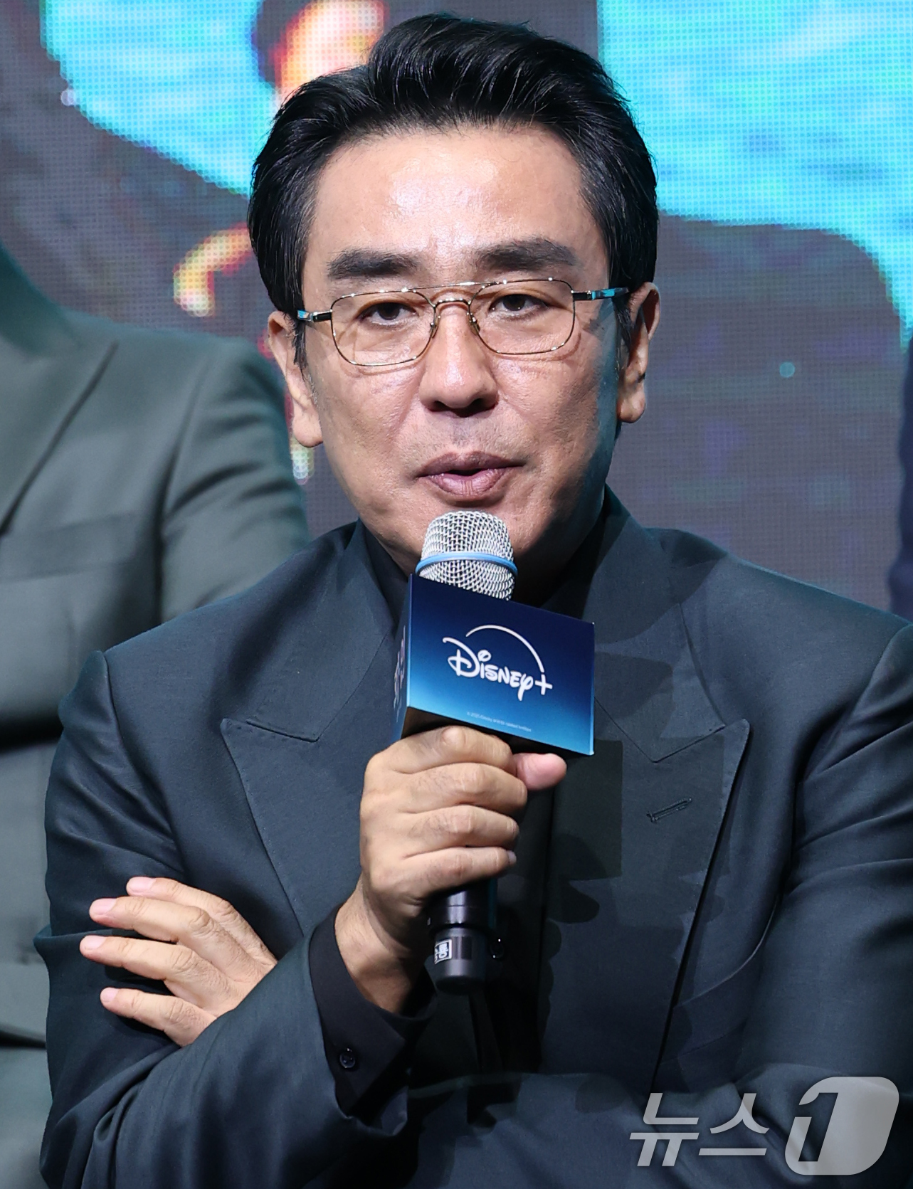 (서울=뉴스1) 권현진 기자 = 배우 류승룡이 8일 서울 영등포구 콘래드호텔에서 열린 디즈니+ 오리지널 시리즈 '파인: 촌뜨기들' 제작발표회에 참석해 인사말을 하고 있다.'파인: …