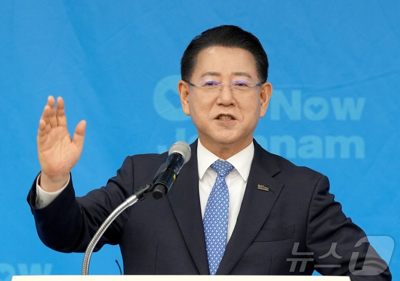 (순천=뉴스1) 김동수 기자 = 김영록 전남도지사가 8일 전남 순천 에코그라드호텔에서 열린 '민선 8기 3주년 동부권 언론사 기자회견'에서 발언을 하고 있다.(전남도 제공. 재판매 …