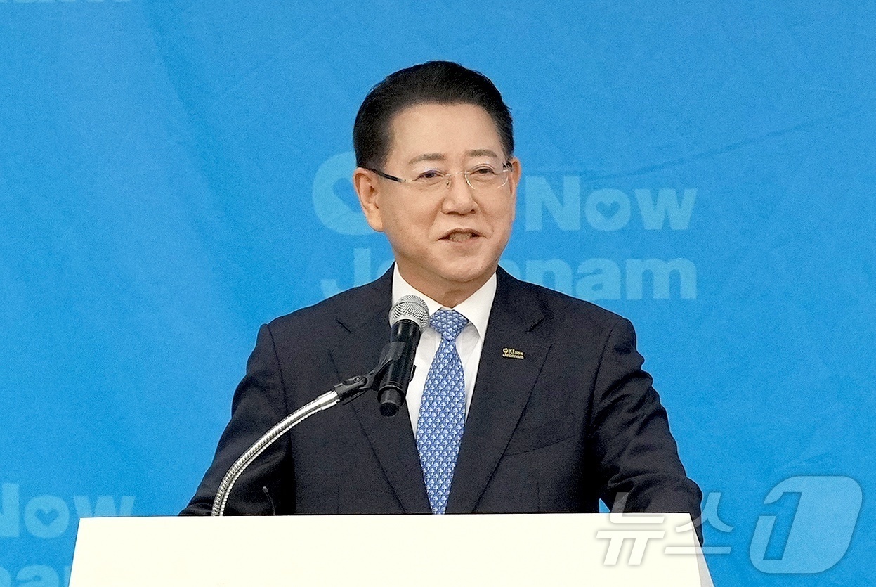 (순천=뉴스1) 김동수 기자 = 김영록 전남도지사가 8일 전남 순천 에코그라드호텔에서 열린 '민선 8기 3주년 동부권 언론사 기자회견'에서 발언을 하고 있다.(전남도 제공. 재판매 …