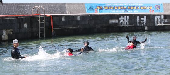 해군·해녀와 함께하는 초등학교 생존수영
