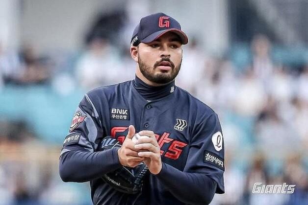 롯데 감보아, 6월 MVP 수상…'5승 무패, ERA 1.72'