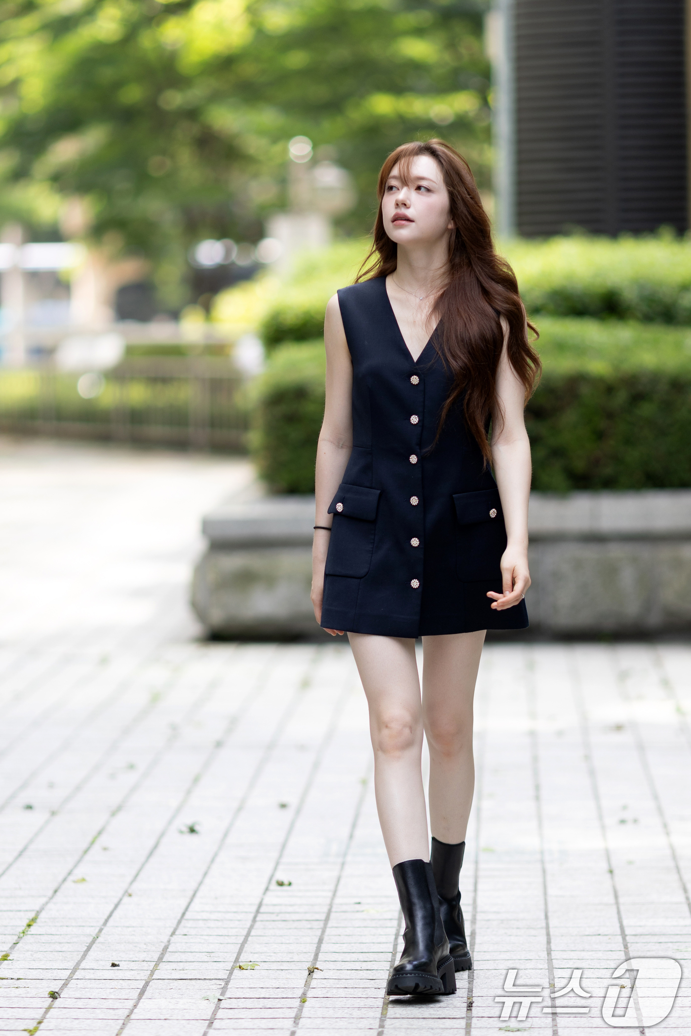 (서울=뉴스1) 이승배 기자 = 피프티피프티 문샤넬이 서울 종로구 뉴스1 본사에서 뉴스1과의 인터뷰 전 포즈를 취하고 있다. 2025.7.20/뉴스1