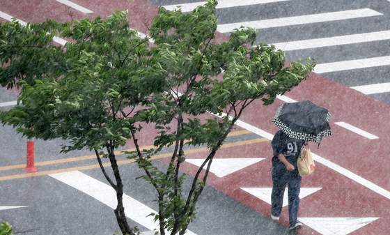 [오늘의 날씨] 전북(2일, 목)…오후 소나기, 낮 30도 무더위
