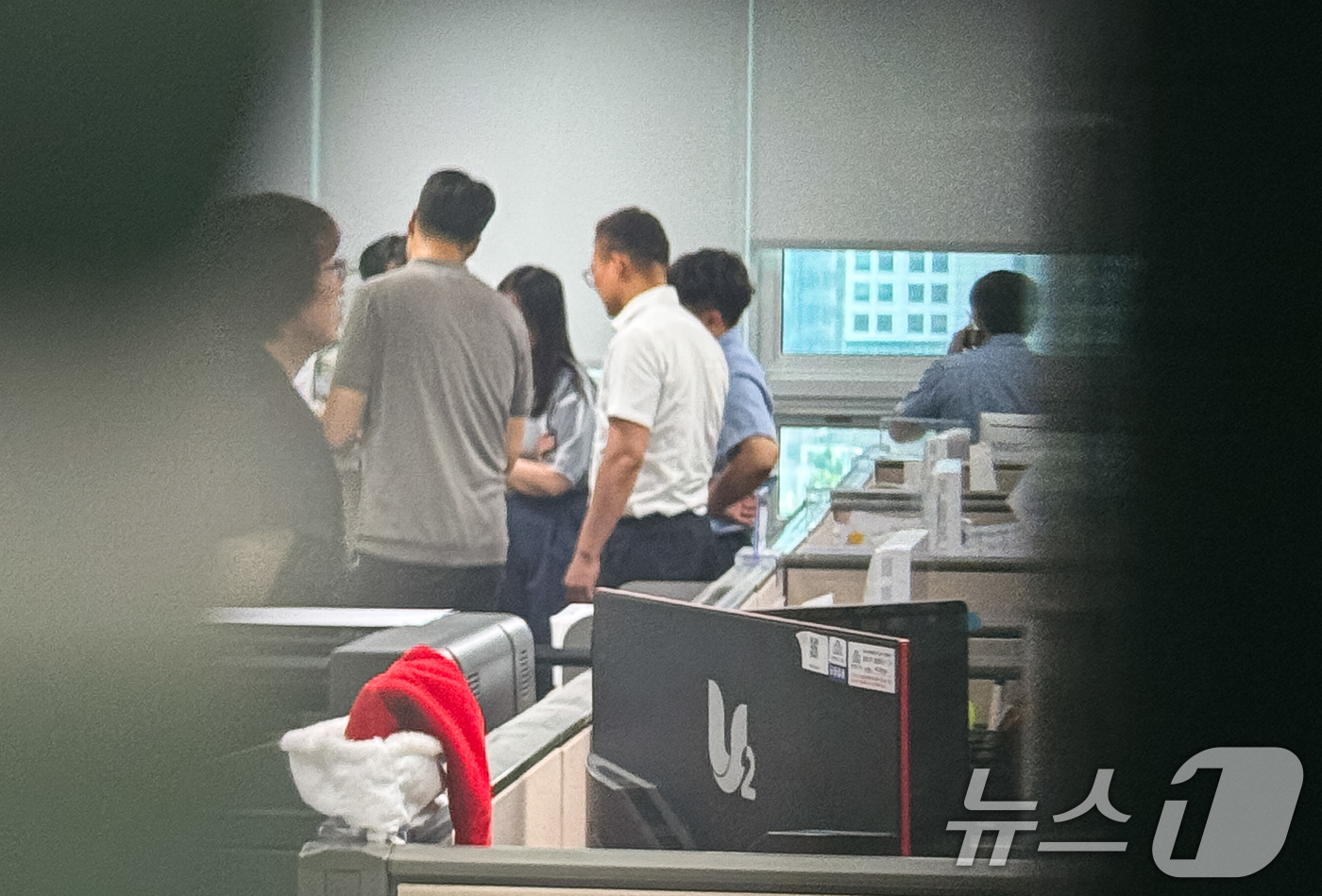 (서울=뉴스1) 유승관 기자 = 윤석열 전 대통령 배우자 김건희 여사와 관련한 의혹을 수사하는 민중기 특별검사팀이 8일 '공천개입 의혹'과 관련 윤상현 국민의힘 의원에 대한 압수수 …