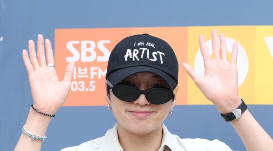강승윤, 밝은 인사