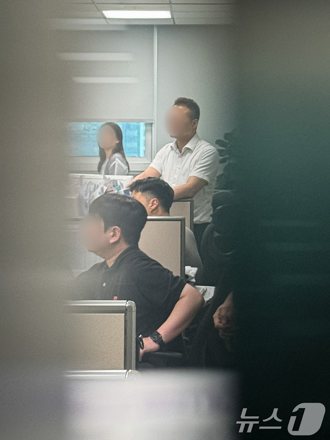 (서울=뉴스1) 유승관 기자 = 윤석열 전 대통령 배우자 김건희 여사와 관련한 의혹을 수사하는 민중기 특별검사팀이 8일 '공천개입 의혹'과 관련 윤상현 국민의힘 의원에 대한 압수수 …