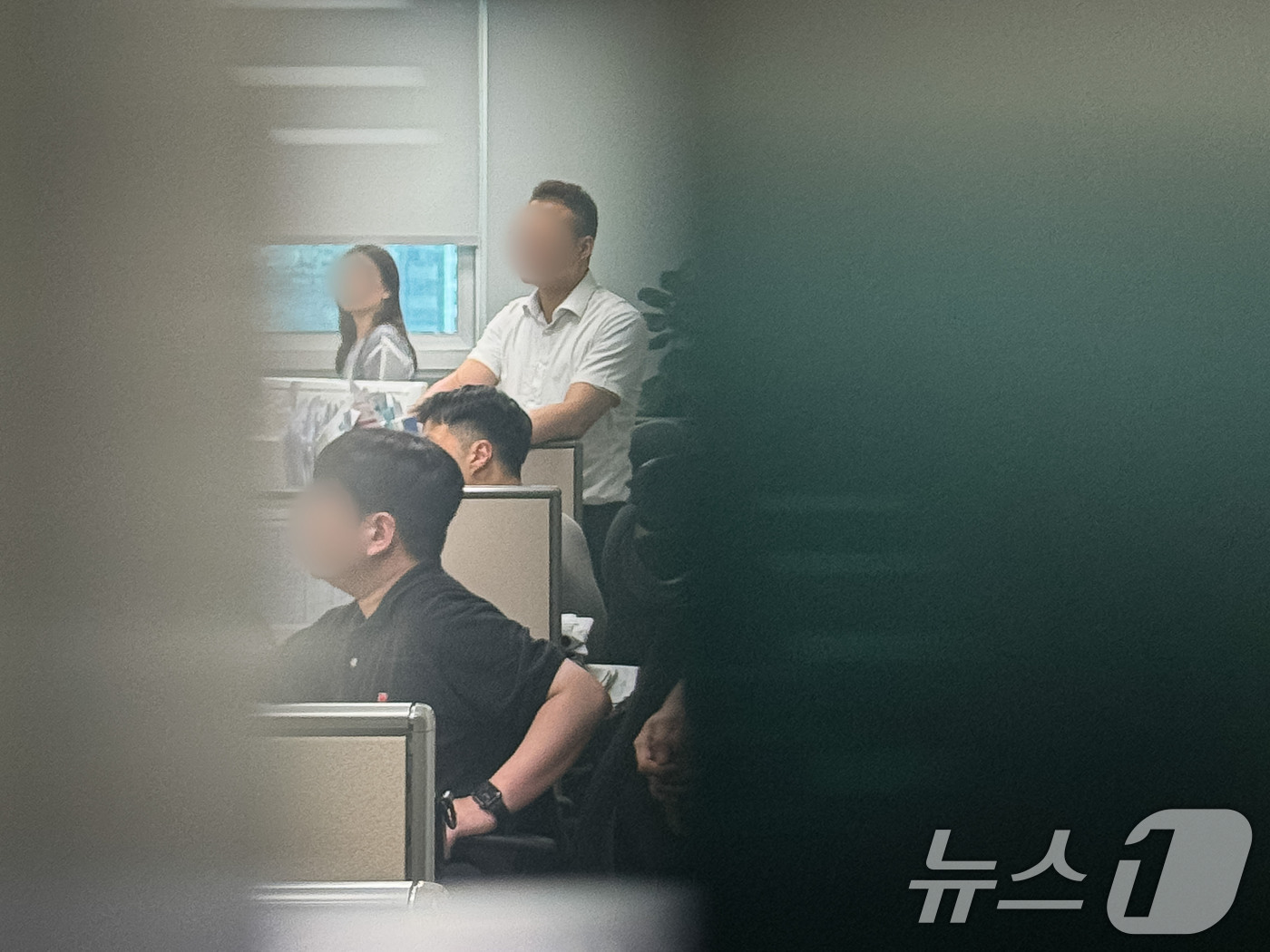 (서울=뉴스1) 유승관 기자 = 윤석열 전 대통령 배우자 김건희 여사와 관련한 의혹을 수사하는 민중기 특별검사팀이 8일 '공천개입 의혹'과 관련 윤상현 국민의힘 의원에 대한 압수수 …