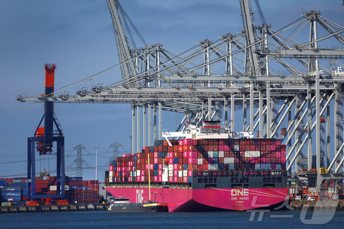 (로테르담 로이터=뉴스1) 강민경 기자 = 지난 4월 25일 유럽에서 가장 많은 화물을 처리하는 네덜란드의 로테르담 항구의 모습. 2025.4.25ⓒ 로이터=뉴스1