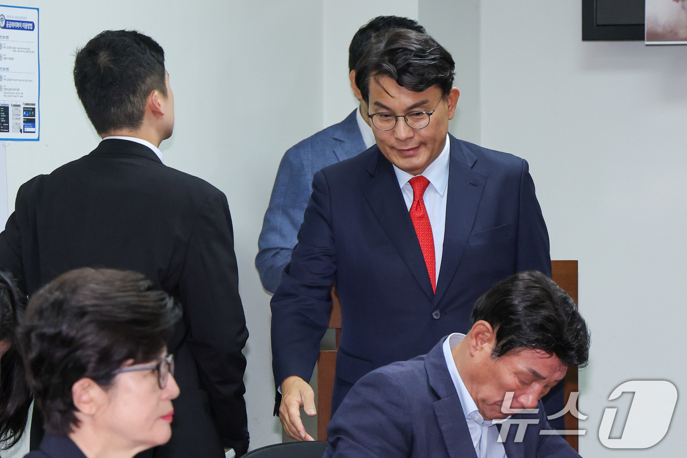 (서울=뉴스1) 안은나 기자 = 윤상현 국민의힘 의원이 8일 서울 여의도 국회의원회관에서 열린 새정부 국방정책 점검을 위한 릴레이 토론회 '북한의 적대적 두 국가론, 굴종적 9·1 …