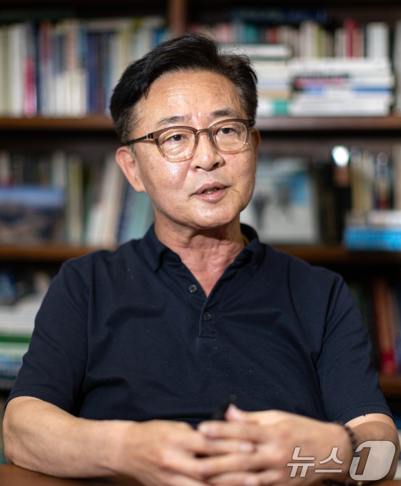 본문 이미지 - 홍용표 전 통일부 장관이 서울 성동구 한양대학교에서 뉴스1과 인터뷰하고 있다. ⓒ News1 이승배 기자