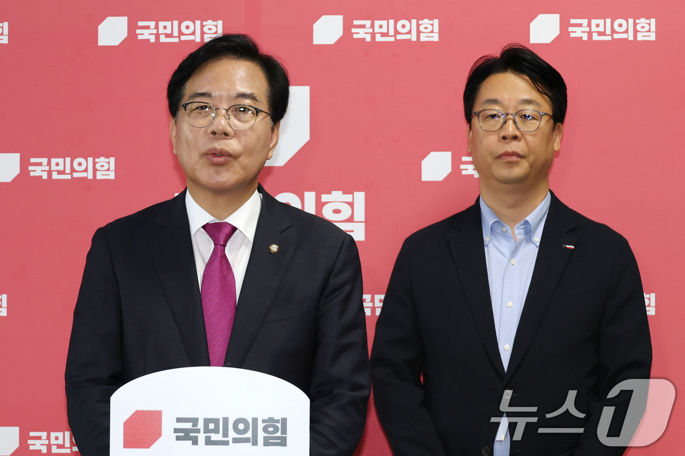 (서울=뉴스1) 이광호 기자 = 송언석 국민의힘 비상대책위원장 겸 원내대표가 8일 오후 서울 여의도 국회에서 민중기 특검팀의 윤상현 의원에 대한 압수수색과 관련해 "이미 경찰에서 …