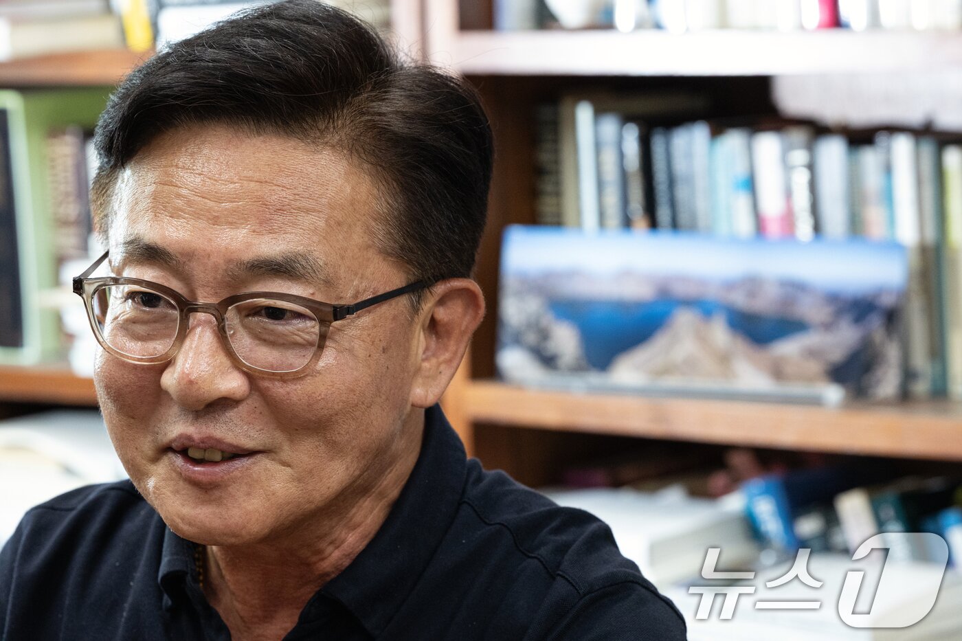 본문 이미지 - 홍용표 전 통일부 장관이서울 성동구 한양대학교에서 뉴스1과 인터뷰하고 있다. ⓒ News1 이승배 기자