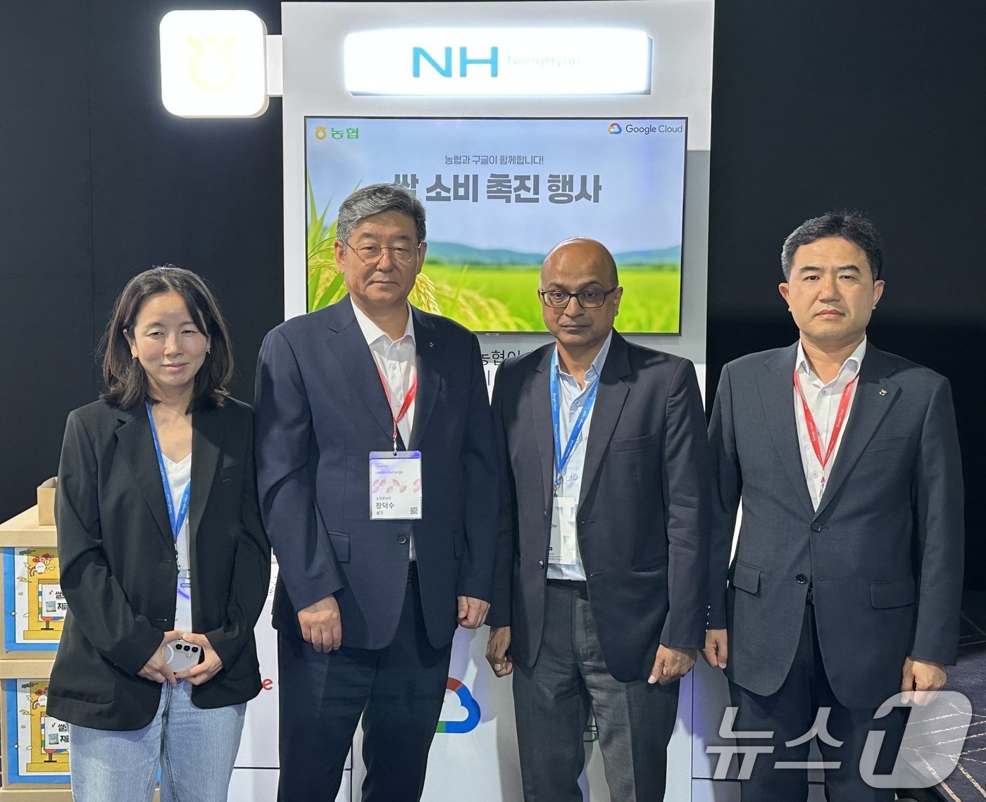 (서울=뉴스1) = 농협중앙회는 8일 서울 강남구 코엑스 컨벤션센터에서 개최한 Google Cloud Day Seoul에서 쌀 소비 촉진을 위한 홍보부스를 운영하며 우리쌀 소비 촉 …