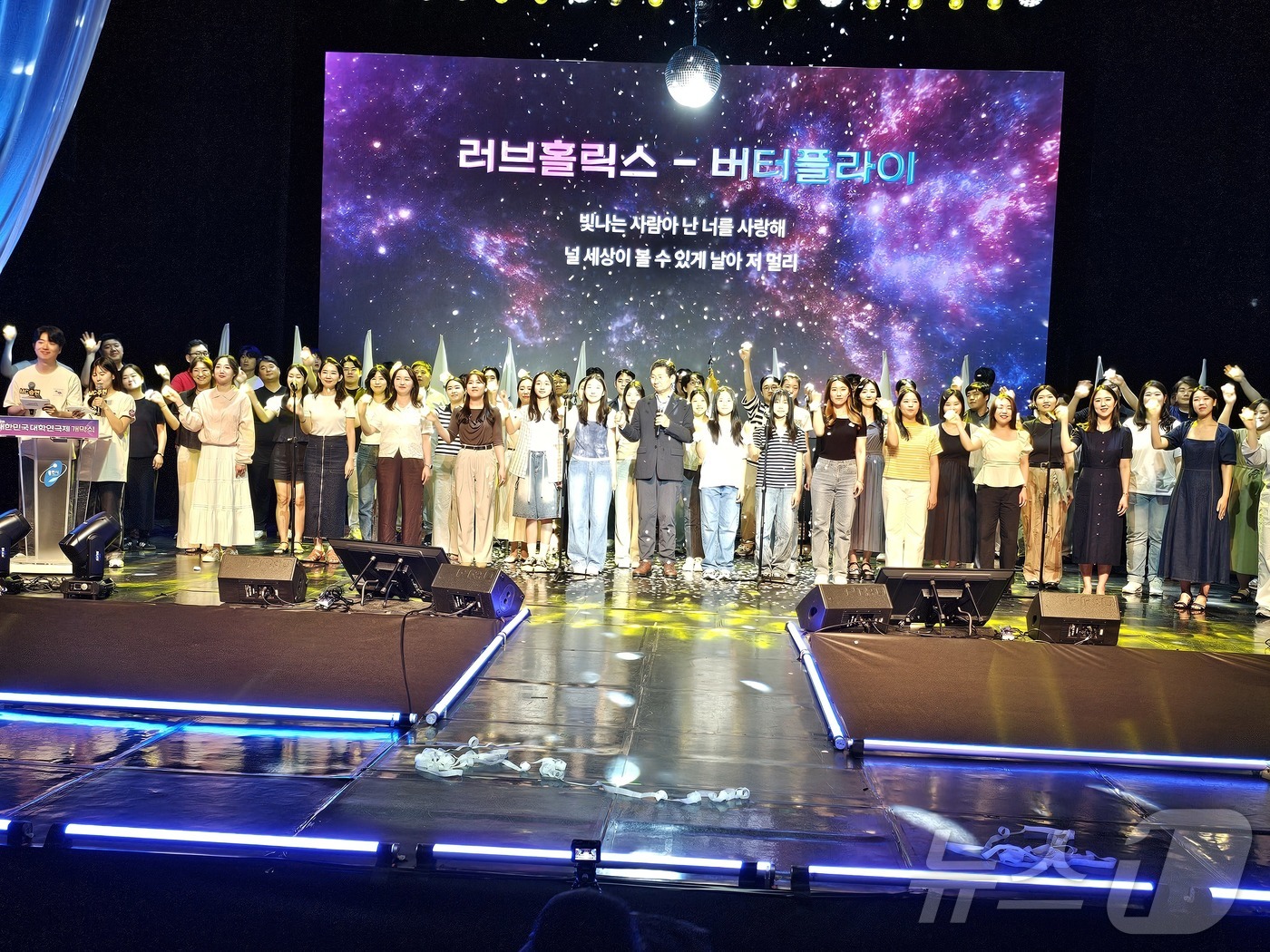 (용인=뉴스1) 김평석 기자 = ‘제2회 대한민국 대학연극제’가 8일 용인특례시청 에이스홀에서 개막식을 갖고 18일간의 여정에 들어갔다.전국 최대 규모의 체류형 연극 축제인 이번 …