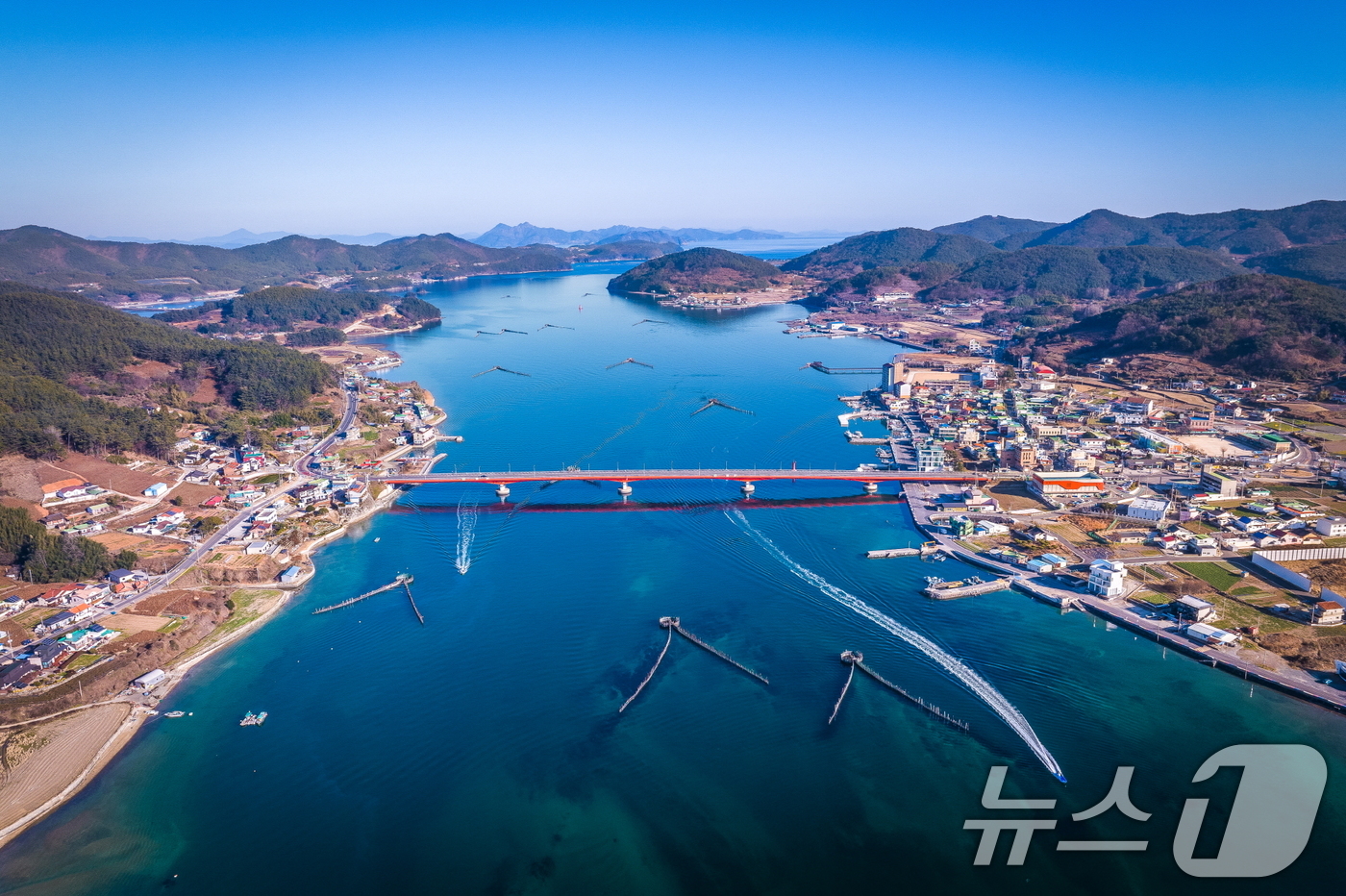 (서울=뉴스1) = 해양수산부는 '남해 지족해협 죽방렴어업'이 9일 세계식량농업기구에서 지정하는 세계중요농업유산'으로 신규 등재되었다고 밝혔다.사진은 남해 지족해협 죽방렴 모습. …