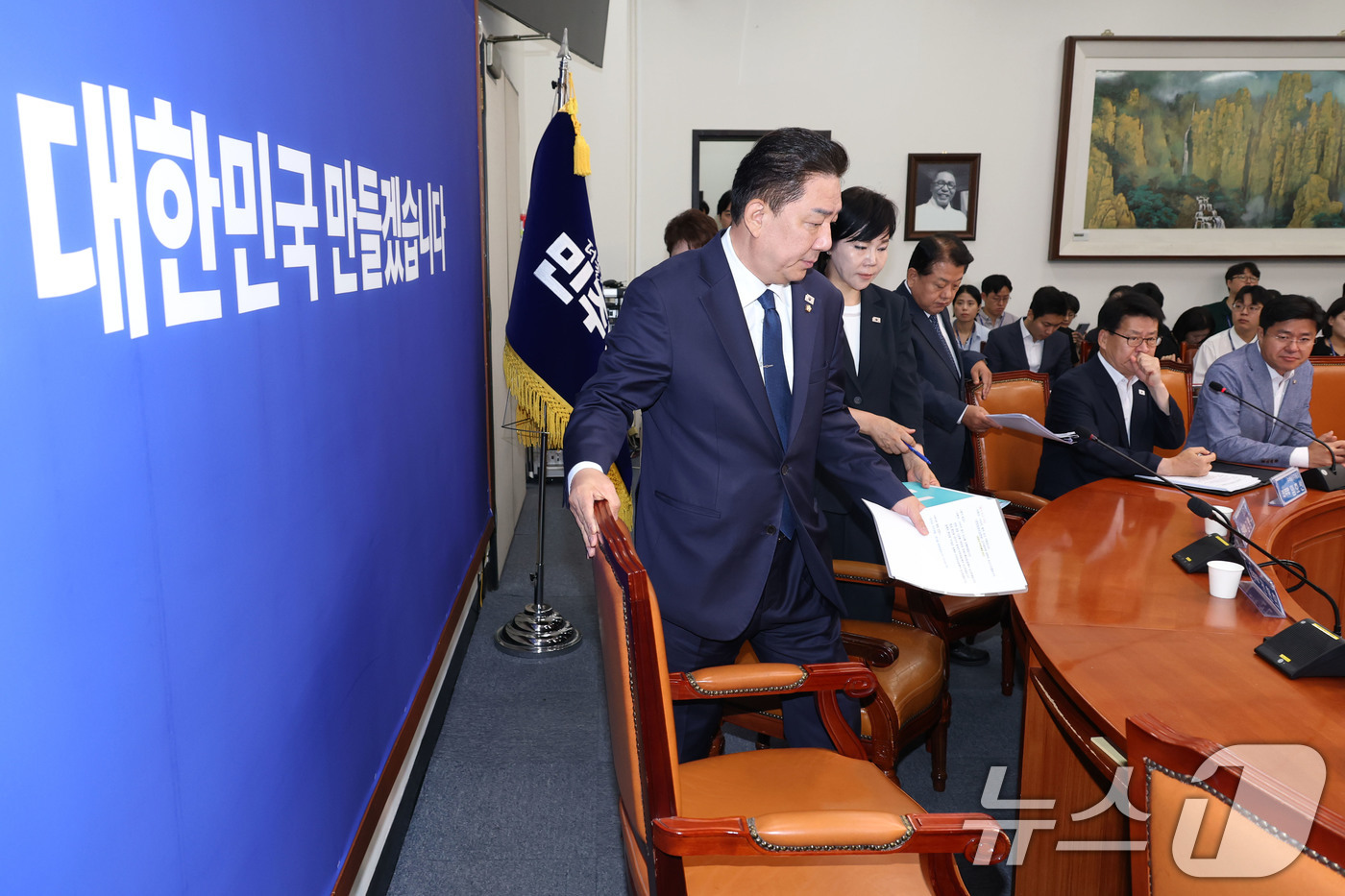 (서울=뉴스1) 이광호 기자 = 김병기 더불어민주당 대표 직무대행 겸 원내대표가 9일 오전 서울 여의도 국회에서 열린 최고위원회의에 참석하고 있다.  2025.7.9/뉴스1