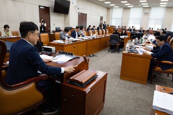 '尹 거부' 지역화폐법, 민주당 주도 행안위 통과…"지역 응급상태"