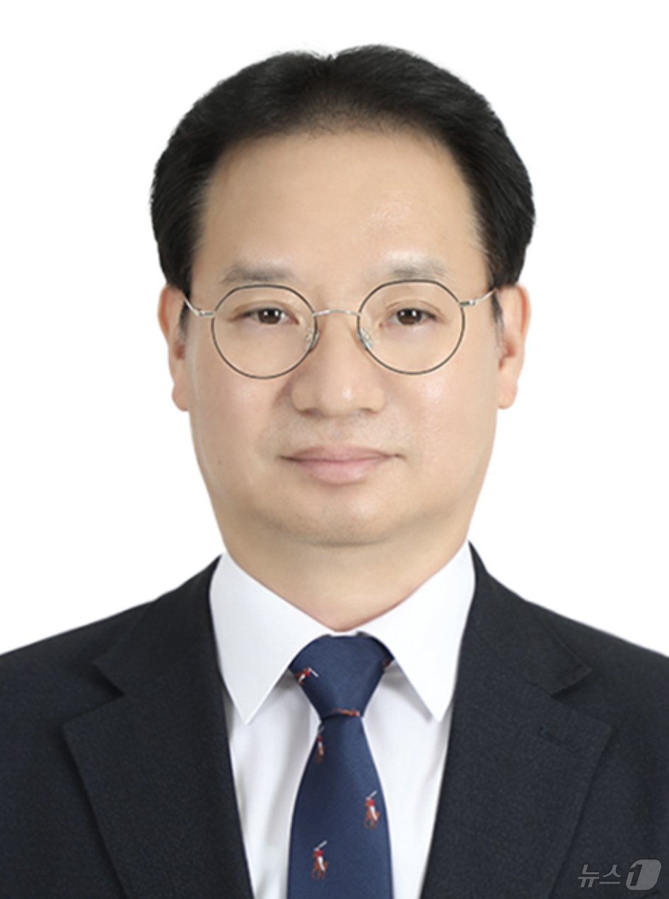 (서울=뉴스1) 이재명 기자 = 이재명 대통령이 9일 국무조정실 국무 1차장에 김영수 국조실 국정운영실장을 임명했다. (대통령실 제공. 재판매 및 DB 금지) 2025.7.9/뉴스 …