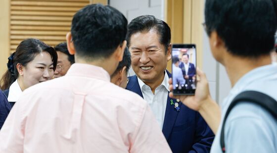인사하는 정청래 의원