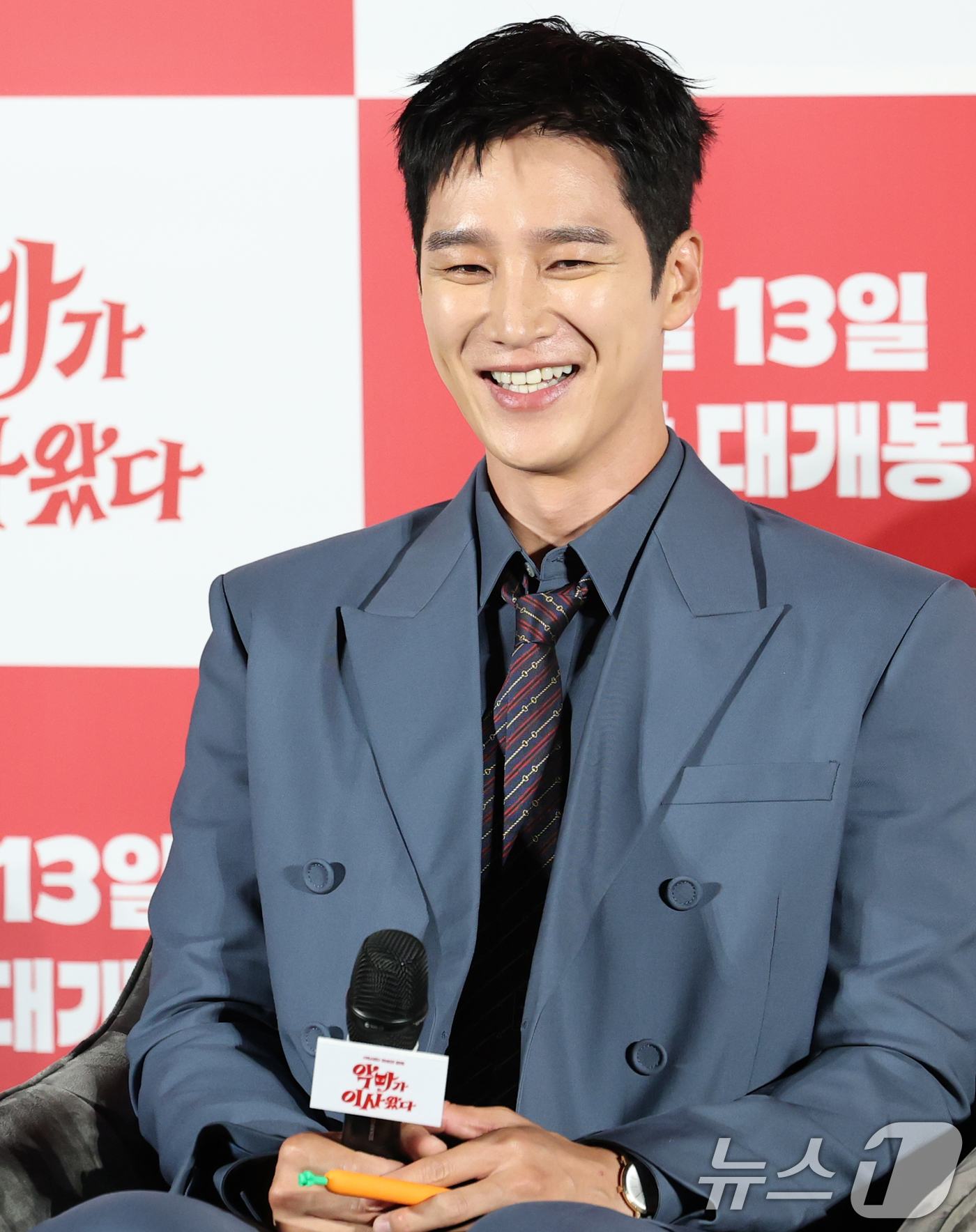 (서울=뉴스1) 권현진 기자 = 배우 안보현이 9일 서울 용산구 CGV용산아이파크몰에서 열린 영화 '악마가 이사왔다‘(감독 이상근) 제작보고회에 참석해 미소를 짓고 있다.'악마가 …