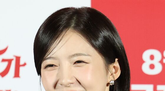 주현영, 새벽마다 클럽 다니는 기묘한 사촌 아라
