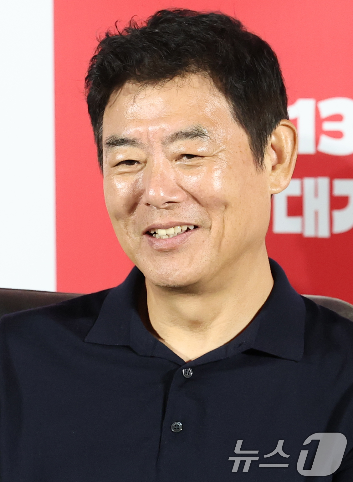 (서울=뉴스1) 권현진 기자 = 배우 성동일이 9일 서울 용산구 CGV용산아이파크몰에서 열린 영화 '악마가 이사왔다‘(감독 이상근) 제작보고회에 참석해 미소를 짓고 있다.'악마가 …