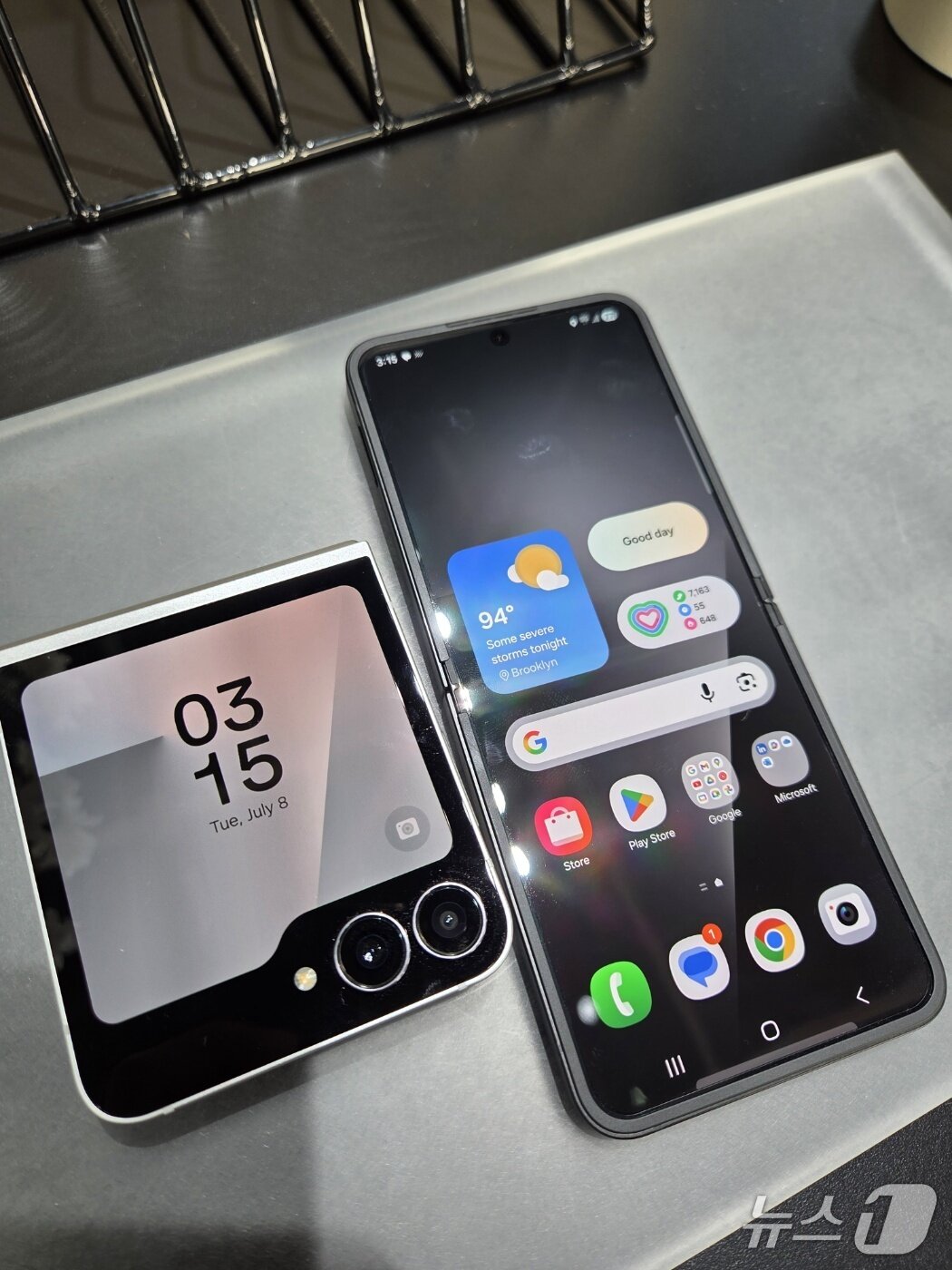 본문 이미지 - 갤럭시Z플립7 팬에디션(FE) 2025.07.09./뉴스1 ⓒNews1 김정현 기자