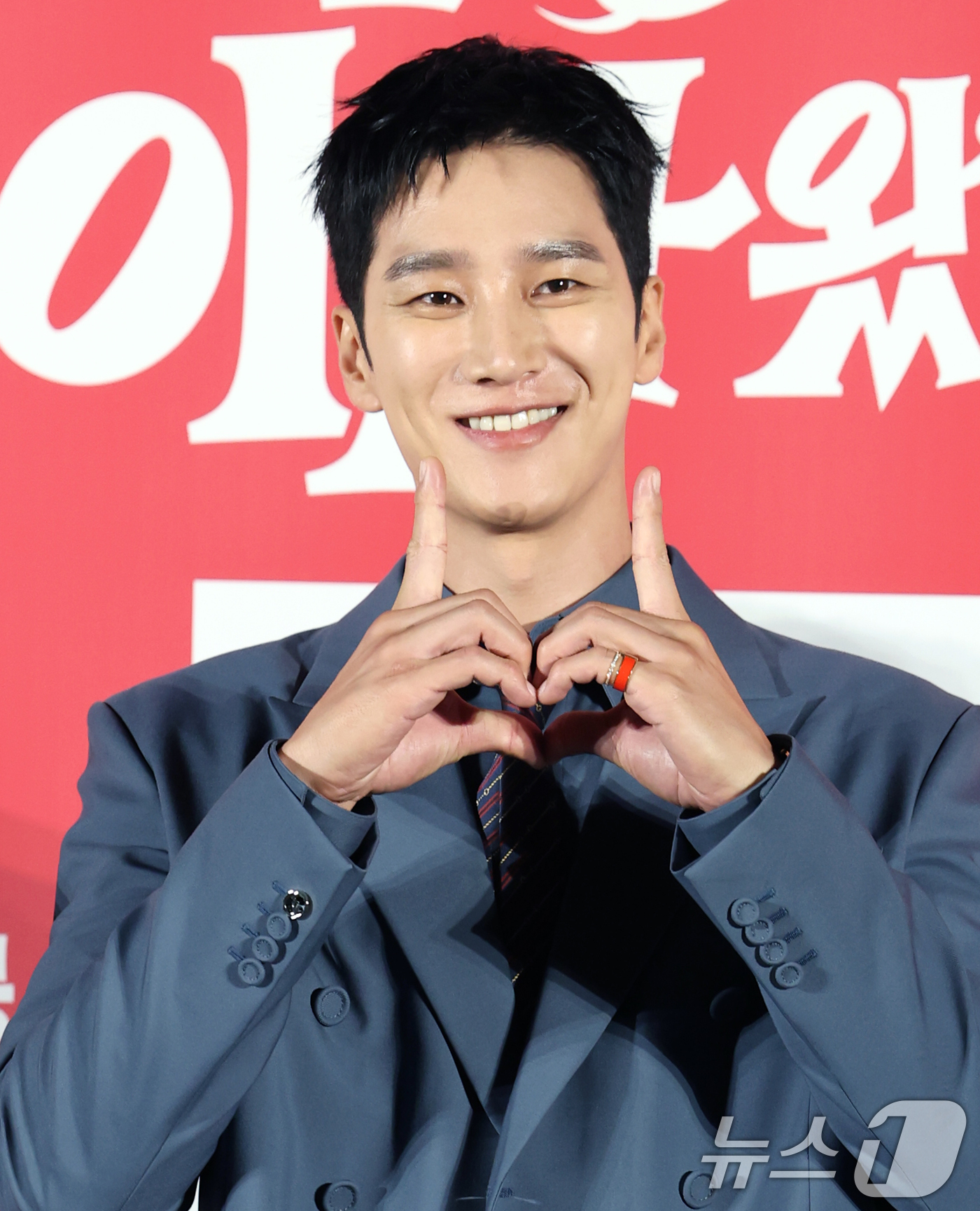 (서울=뉴스1) 권현진 기자 = 배우 안보현이 9일 서울 용산구 CGV용산아이파크몰에서 열린 영화 '악마가 이사왔다‘(감독 이상근) 제작보고회에 참석해 포즈를 취하고 있다.'악마가 …