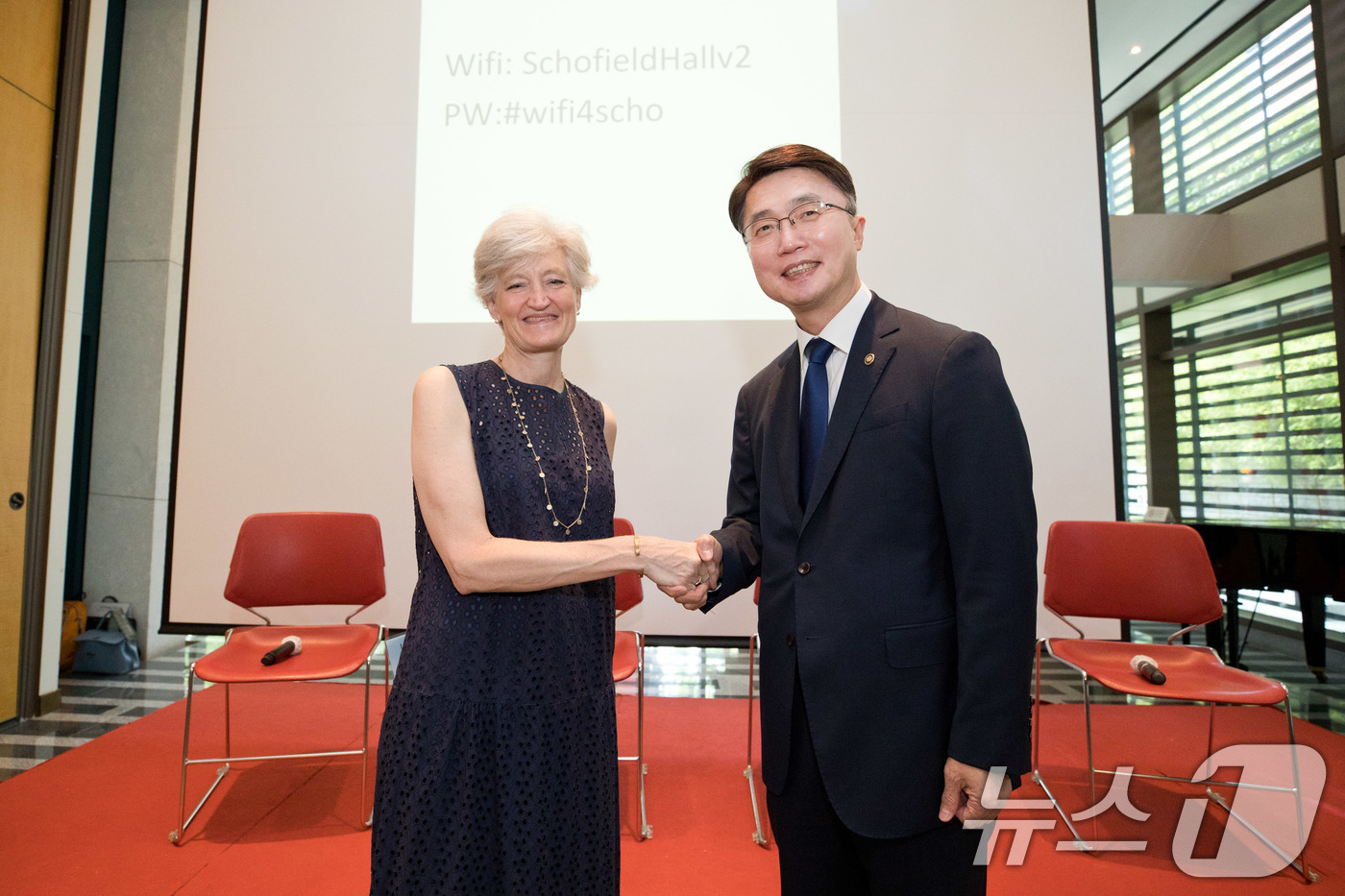 (서울=뉴스1) = 류제명 과학기술정보통신부 제2차관이 9일 서울 중구 주한캐나다대사관에서 열린 '제1차 한-캐나다 1.5트랙 첨단기술 대화, 인공지능(AI)'에 참석해 타마라 모 …