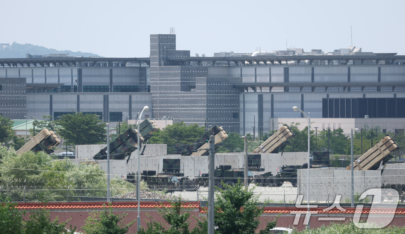 (평택=뉴스1) 김영운 기자 = 도널드 트럼프 미국 대통령이 8일(현지시간) 한국이 자국의 방위비를 스스로 부담해야 한다고 말했다.트럼프 대통령의 이번 발언은 8월 1일까지 유예기 …