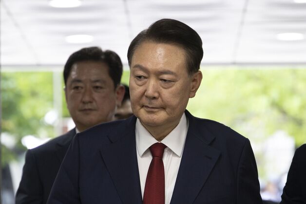 정청래 "尹, 내가 구치소 살아봐서 아는데"…박찬대 "강제로 끌어내야"