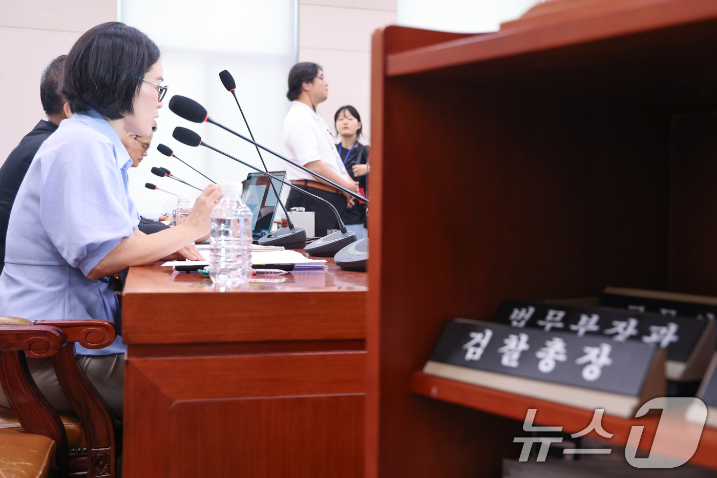 (서울뉴스1) 안은나 기자 = 9일 오후 서울 여의도 국회 법제사법위원회 회의실에서 열린 검찰개혁 법안 관련 공청회에서 김예원 장애인권법센터 대표가 진술 중인 가운데 검찰총장, 법 …