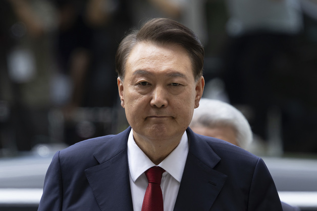 "尹 독방에 에어컨 놔달라" 지지자들 항의, 선동