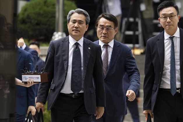 尹 측 "추가 기소, 결론 정해놓고 짜맞추기 수사 귀결"