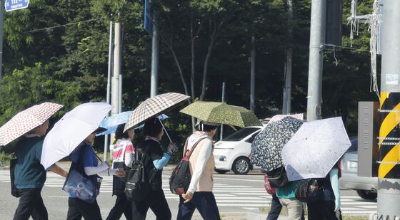 기록적 폭염에 '양산은 필수'