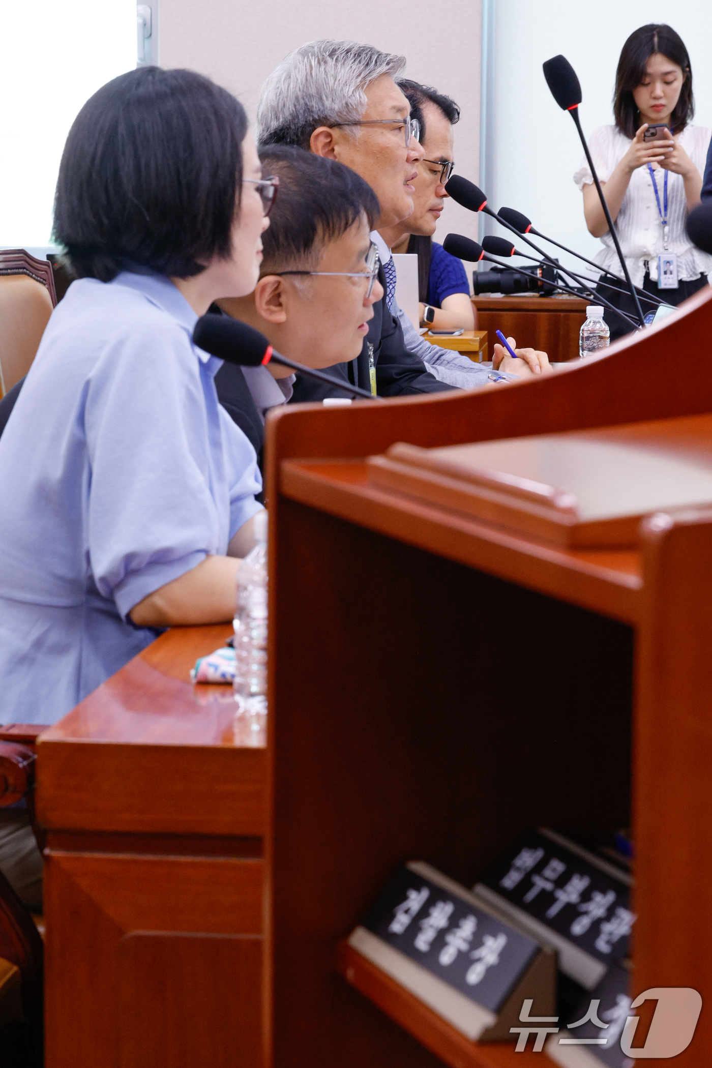 (서울뉴스1) 안은나 기자 = 김종민 변호사가 9일 오후 서울 여의도 국회 법제사법위원회 회의실에서 열린 검찰개혁 법안 관련 공청회에서 진술하고 있다. 왼쪽부터 김예원 장애인권법센 …
