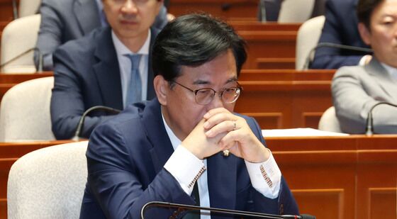 생각에 잠긴 송언석