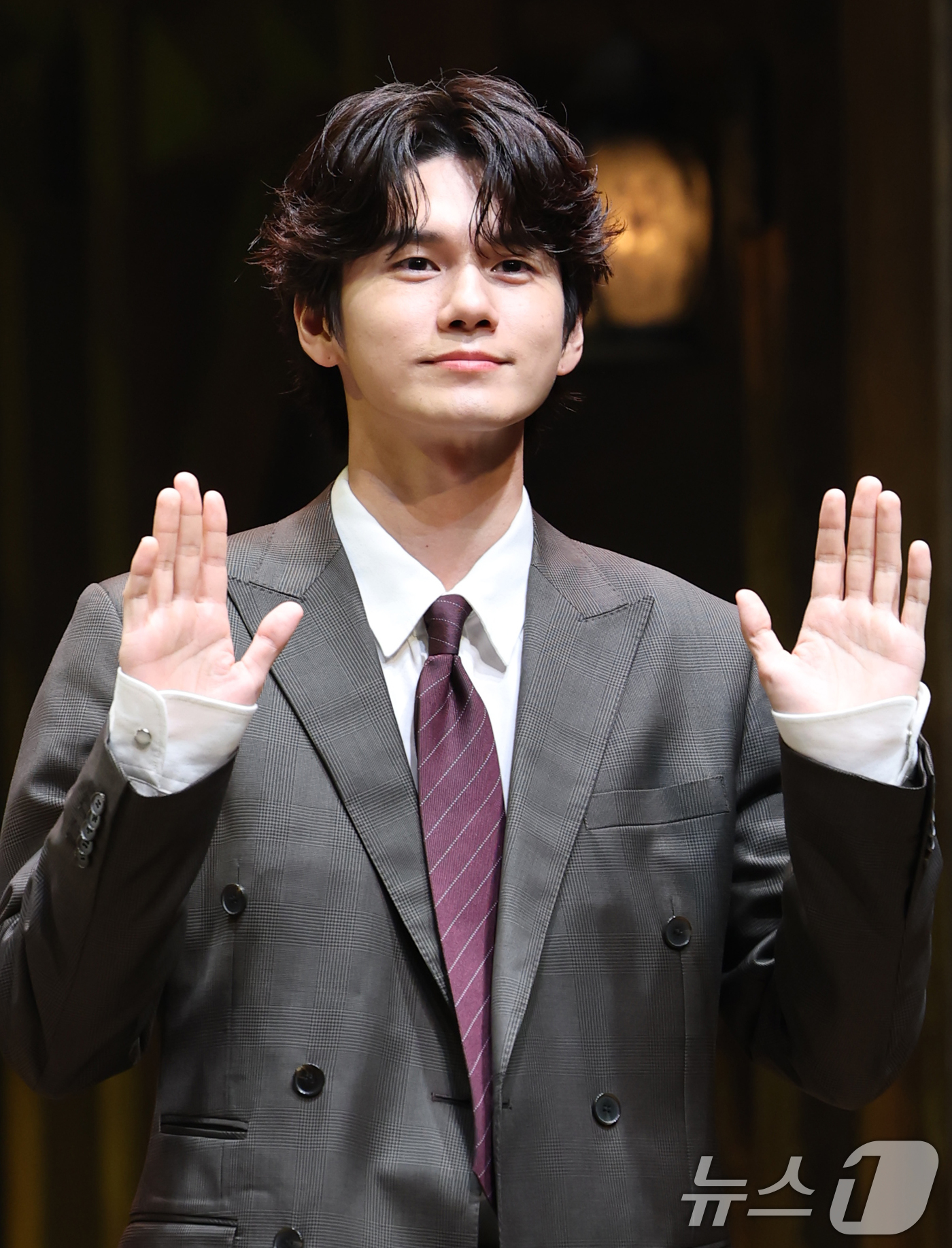 (서울=뉴스1) 권현진 기자 = 배우 겸 가수 옹성우가 9일 오후 서울 서초구 예술의전당 CJ토월극장에서 열린 연극 ‘셰익스피어 인 러브’ 기자간담회에서 포즈를 취하고 있다.‘셰익 …