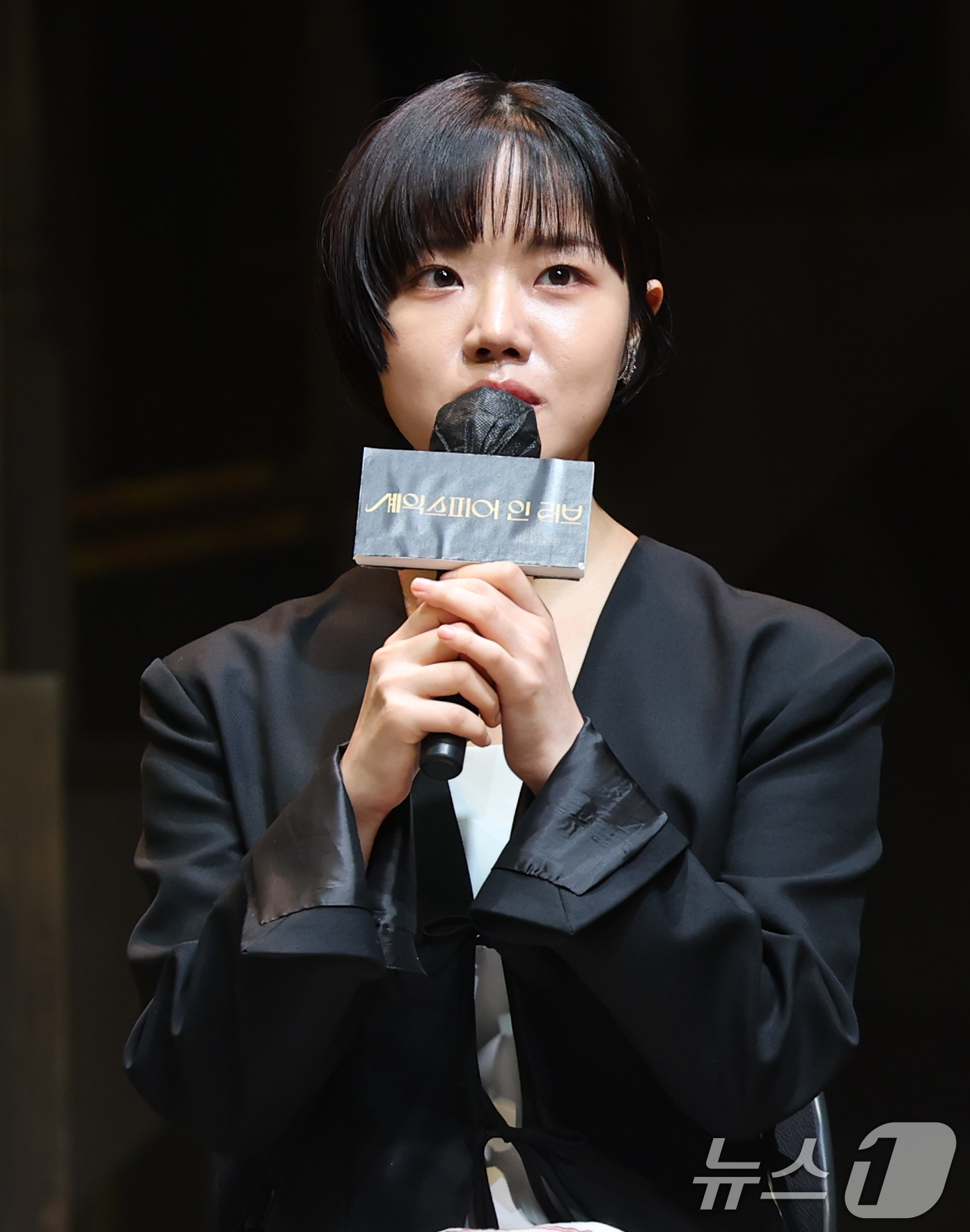 (서울=뉴스1) 권현진 기자 = 배우 김향기가 9일 오후 서울 서초구 예술의전당 CJ토월극장에서 열린 연극 ‘셰익스피어 인 러브’ 기자간담회에서 인사말을 하고 있다.‘셰익스피어 인 …