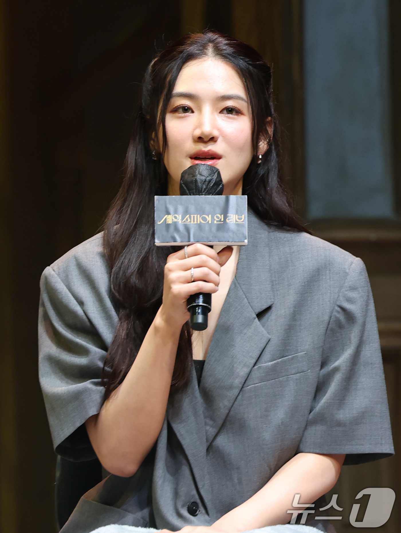 (서울=뉴스1) 권현진 기자 = 배우 박주현이 9일 오후 서울 서초구 예술의전당 CJ토월극장에서 열린 연극 ‘셰익스피어 인 러브’ 기자간담회에서 인사말을 하고 있다.‘셰익스피어 인 …